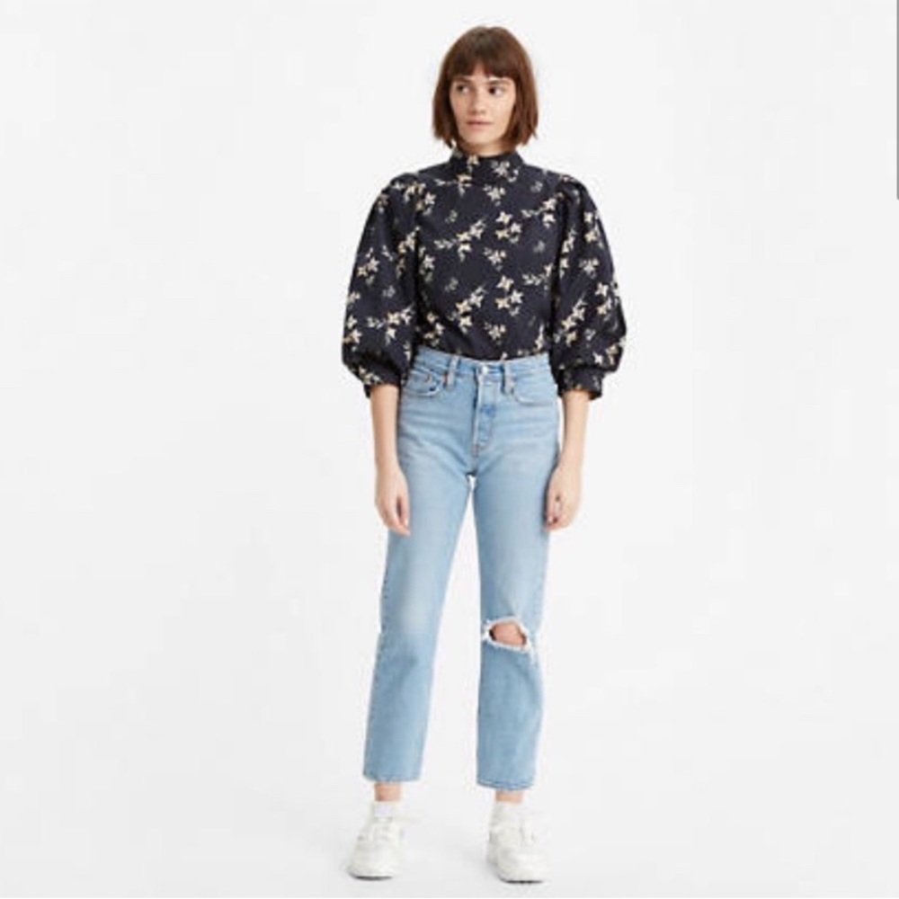 Levi’s Wedgie Straight Jeans with Distressed Knee